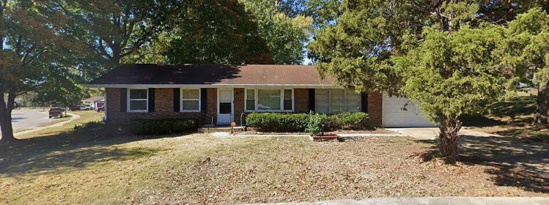 Front of 211 S Dellwood Dr