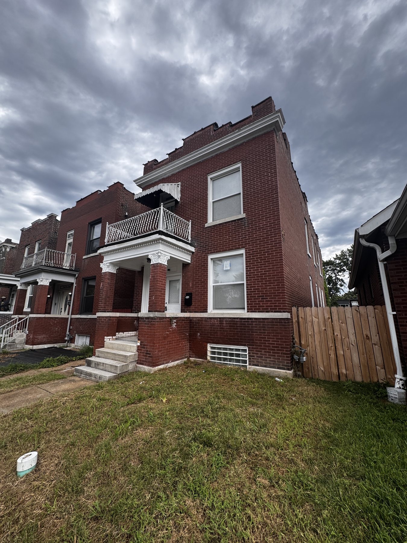 Front of 3324 Louisiana Ave